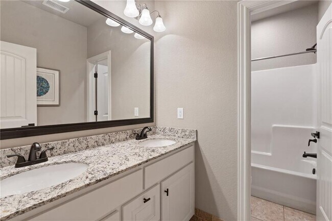 Building Photo - 5702 S 60th Pl