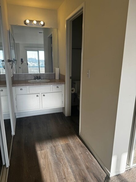 Building Photo - 126 E Pearl St