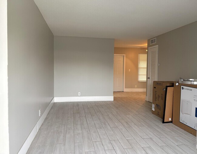 Building Photo - 491 NW 42nd Ave