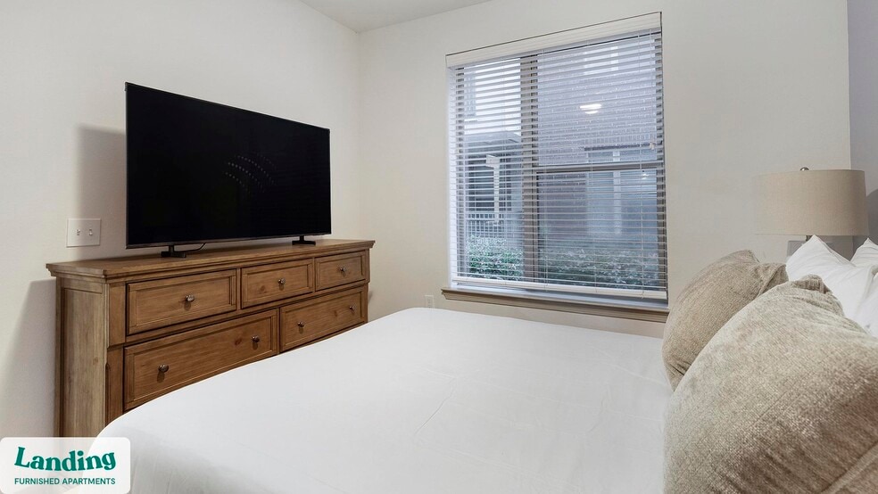 Building Photo - 2800 NE Green Oaks Blvd