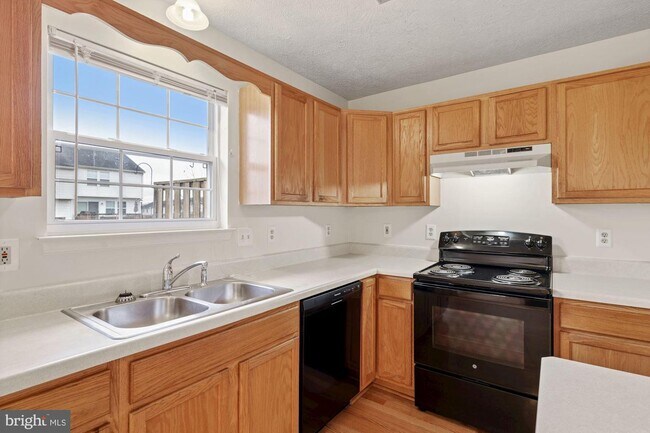 Building Photo - 321 Copperfield Ln