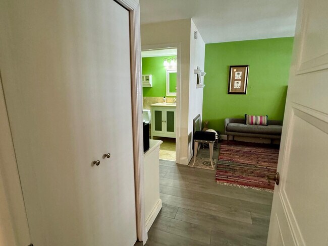 Building Photo - 3051 NE 47th Ct