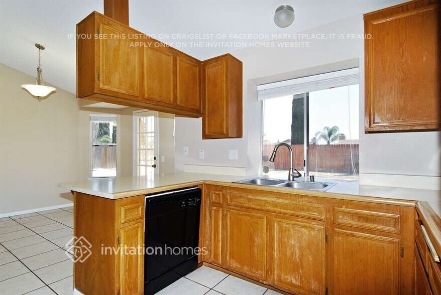 Building Photo - 13854 Robin Nest Ct