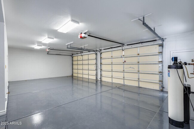 Building Photo - 8303 N 61st Pl