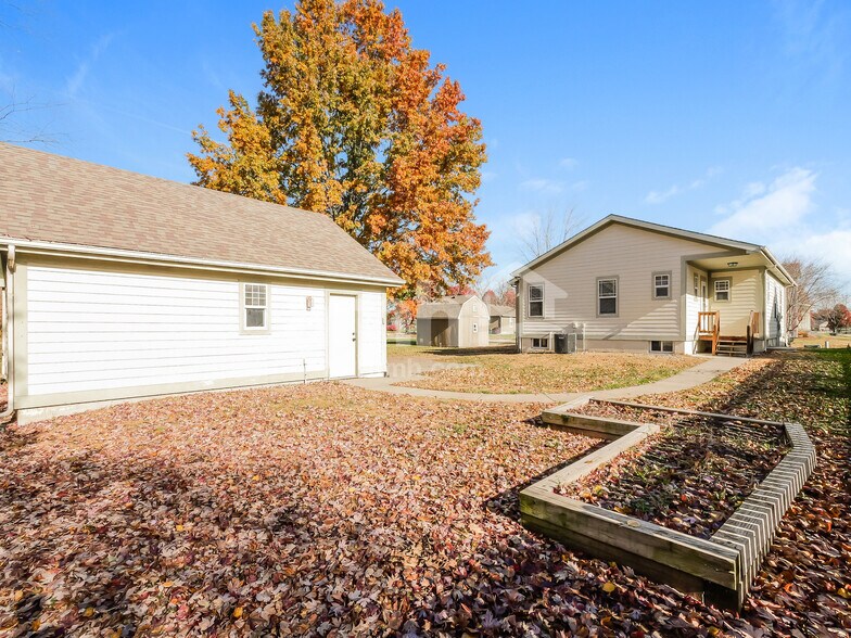 Building Photo - 2406 Fairfield Rd