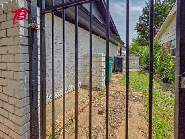 Building Photo - Charming 4-Bedroom Home with Spacious Yard
