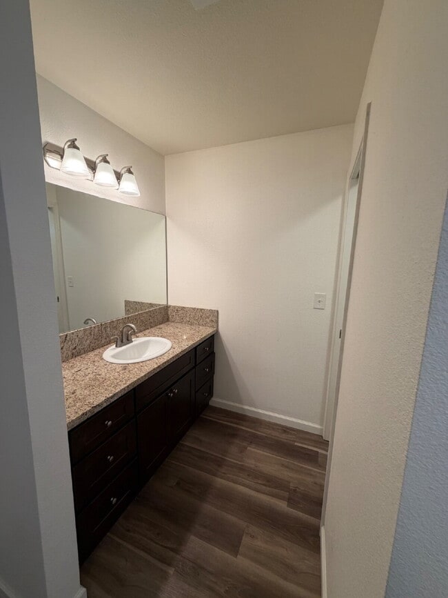 Building Photo - Charming 2-Bed, 2-Bath Haven in Merced!