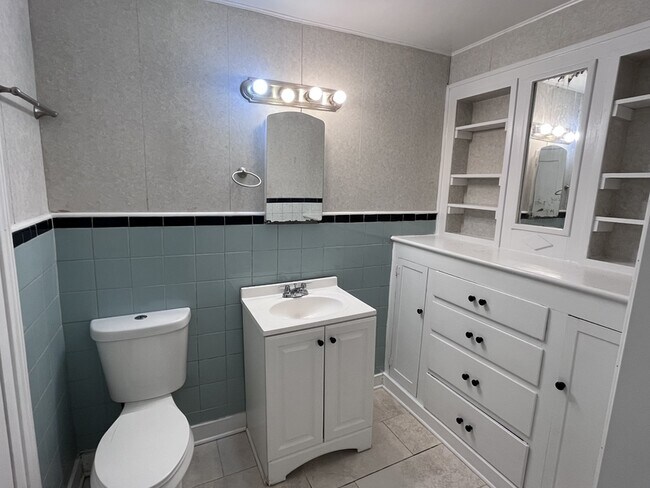 Building Photo - 2104 26th St