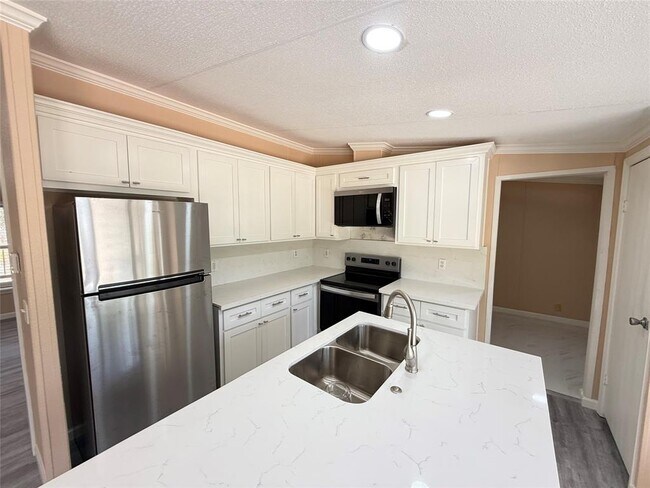 Building Photo - 16767 Oak Knoll Dr