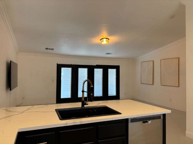 Building Photo - Coachella 4 Bedrooms Stunner