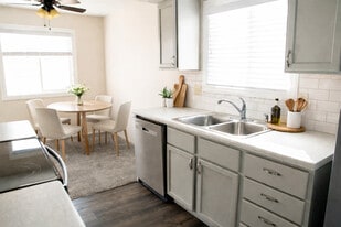 Building Photo - 2108 S 45th St