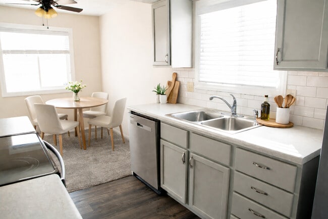 Building Photo - 2108 S 45th St