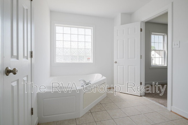 Building Photo - 4900 Lofton Dr