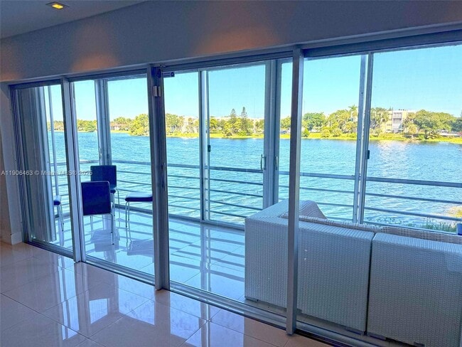 Building Photo - 879 NE 195th St