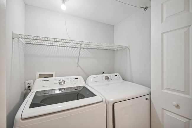 Building Photo - 3842 Clore Pl