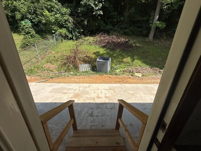 Building Photo - Big on Space. Big on Convenience. Big on Comfort.