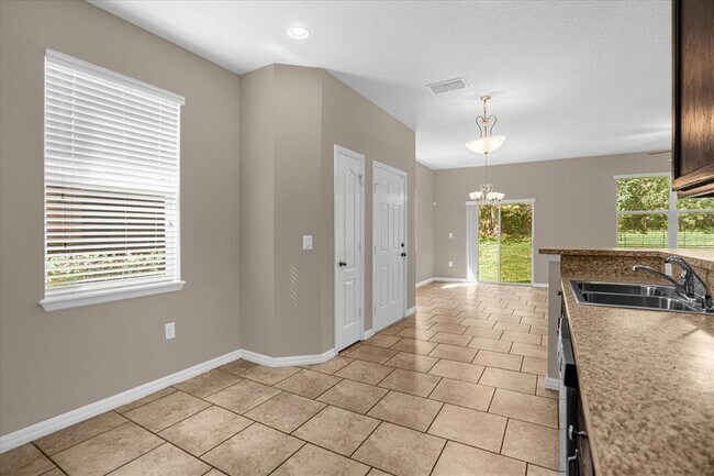 Building Photo - 2144 Betsy Ross Ln
