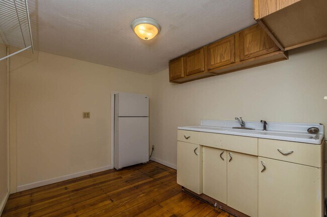 Building Photo - 113 E 15th St