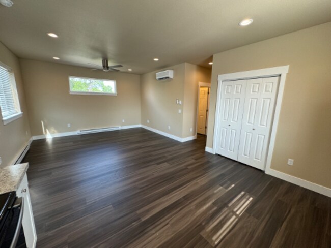 Building Photo - 310 3rd St W