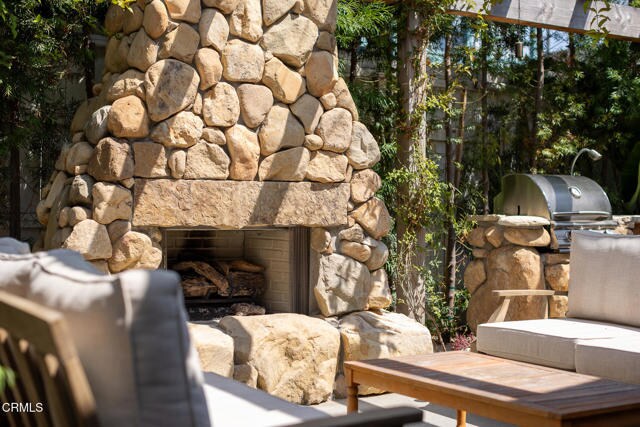 Building Photo - 117 Tujunga Ave