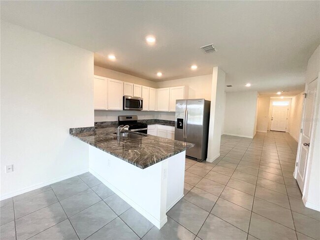 Building Photo - 35759 Sunflower Hl Dr