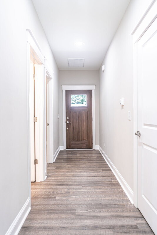 Building Photo - 643 Lilac Ln