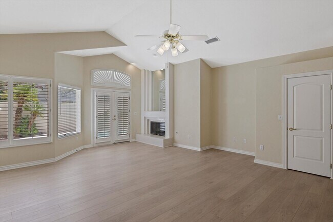 Building Photo - 8133 Horizon Lake Dr