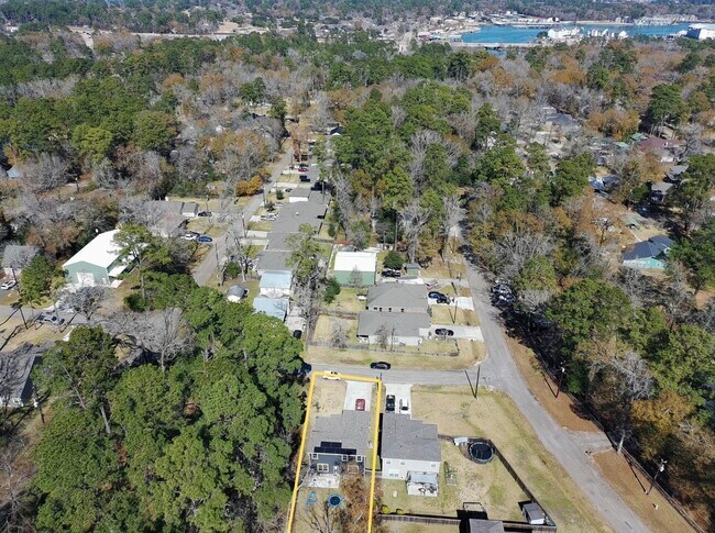 Building Photo - 804 Pearl River