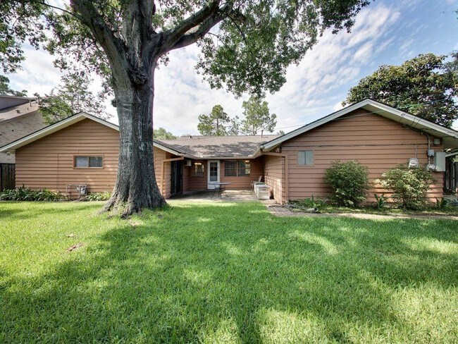Building Photo - 5147 Indigo St