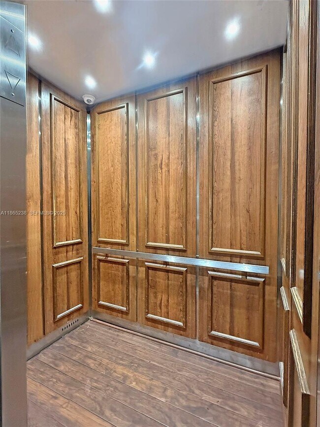 Building Photo - 13953 Kendale Lakes Cir