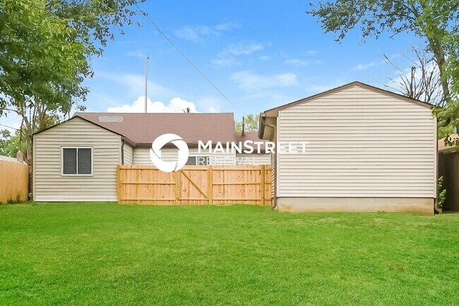 Building Photo - 2 Bedroom Pet-Friendly Home in Indianapolis, IN with Main Street Renewal