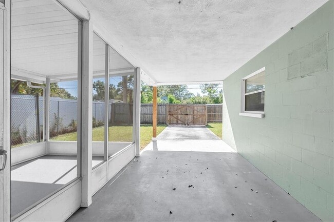 Building Photo - 618 Glenoak St N