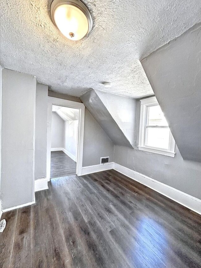 Building Photo - Adorable 3-Bedroom Home with Modern Conven...