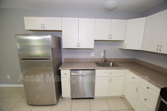 Building Photo - 5 Calumet Dr