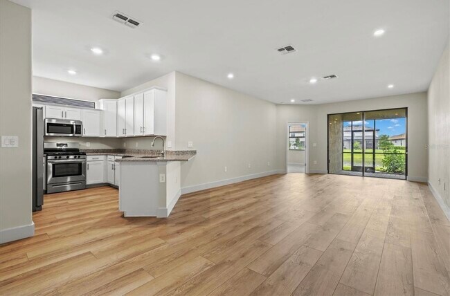 Building Photo - 15519 Sunny Day Dr