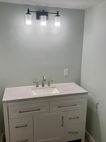 Building Photo - 401 W Douglas Ave