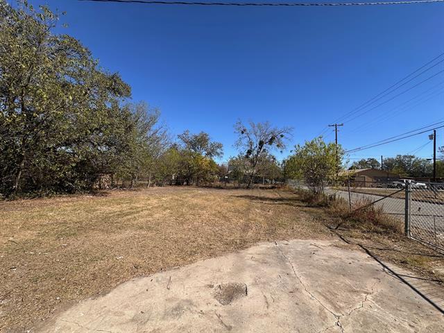 Building Photo - 2318 1st St