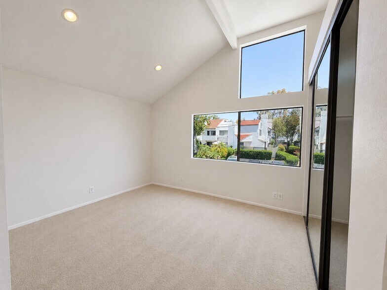 Building Photo - 1158 Tivoli Ln