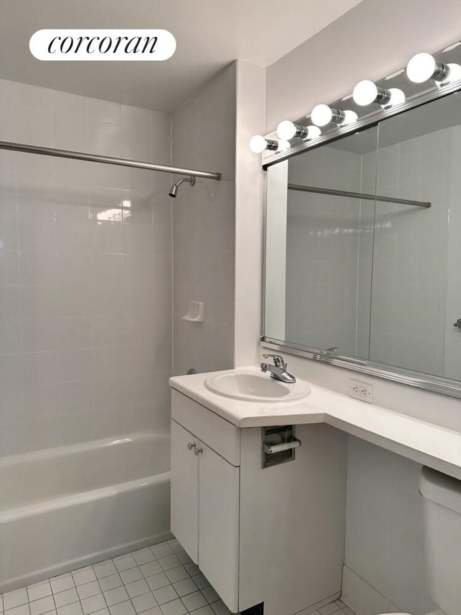 Building Photo - 344 3rd Ave