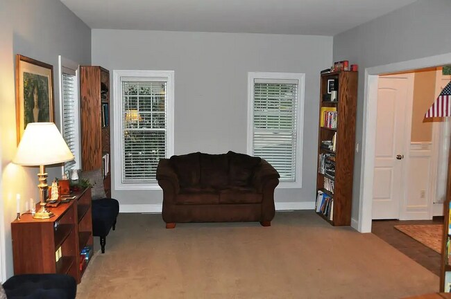 Building Photo - 4627 Sunburst Dr