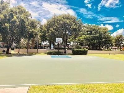 Building Photo - 714 Gardens Dr