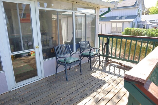 Building Photo - Oroville-Furnished-Turnkey-3 bedroom 2 bath home, hot tub, gazebo, landscaped yard, solar