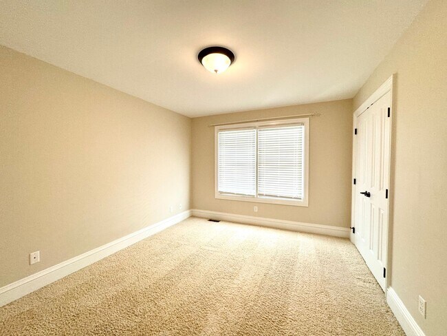 Building Photo - 5 bed/3.5 bath home on Lakeview Golf Resor...