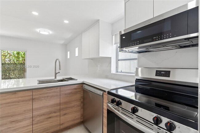 Building Photo - 3597 SW 17th St