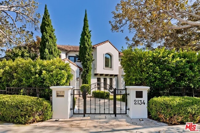 Building Photo - 2134 La Mesa Dr