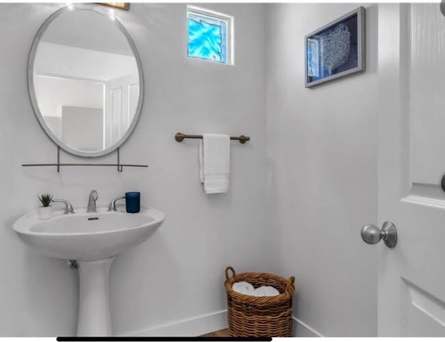 Upstairs 1/2 Bathroom - 138 S Broadway