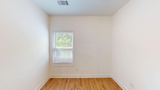 Building Photo - Charming Two Bedroom Townhomes With Flex R...