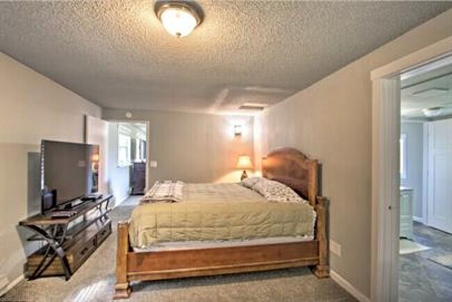 Building Photo - 8413-8417 Penny Lane