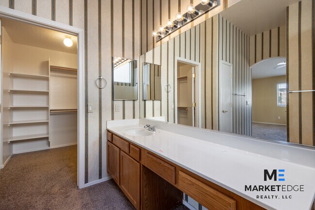 Building Photo - 3Bed/2Bath House at Litchfield Rd/Camelbac...