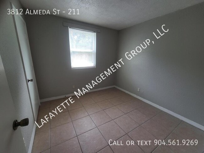 Building Photo - 3812 Almeda St
